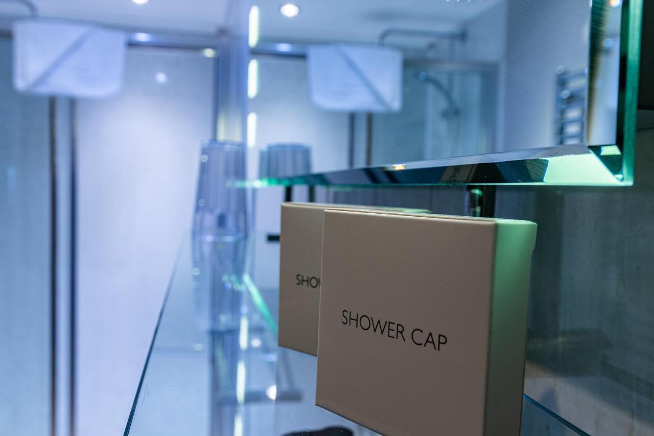فندق Crossways ويلْزْ المظهر الخارجي الصورة Shower cap