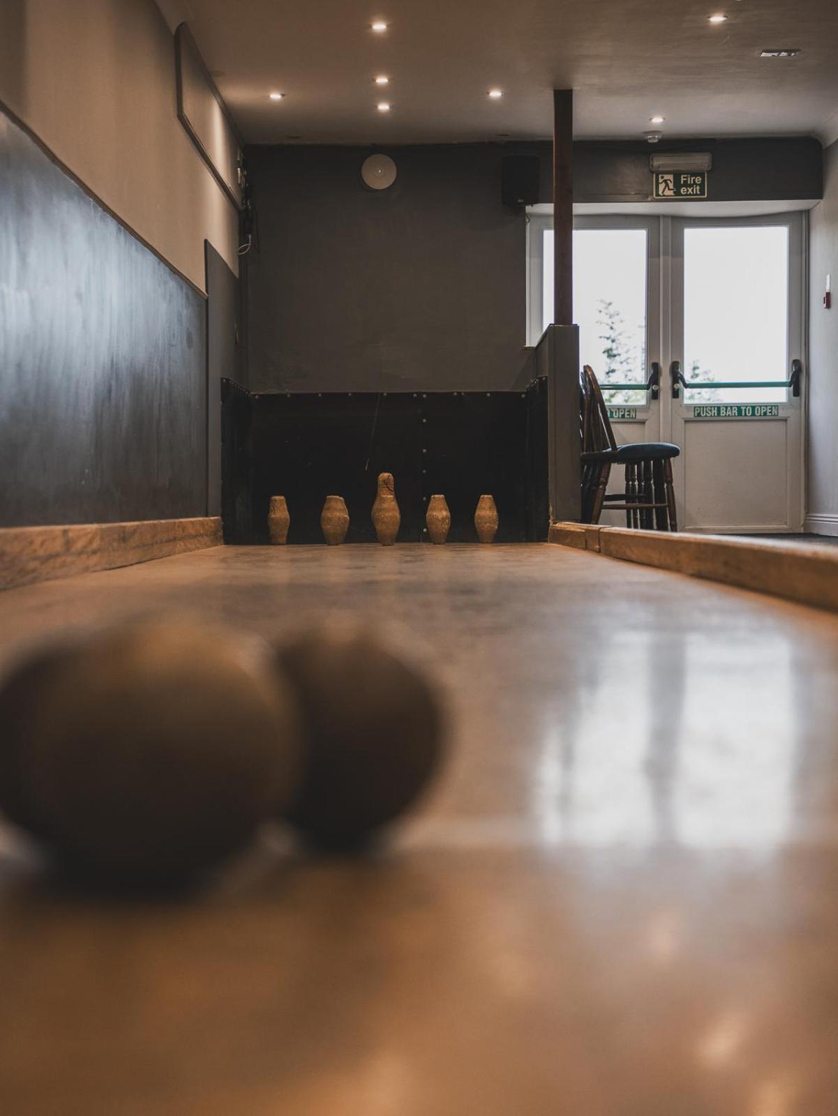 فندق Crossways ويلْزْ المظهر الخارجي الصورة A bowling alley