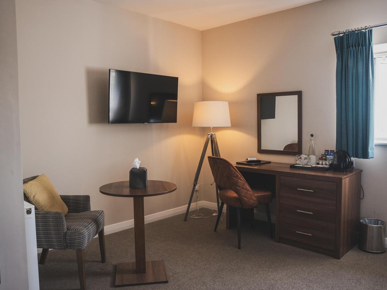فندق Crossways ويلْزْ المظهر الخارجي الصورة A room at the hotel