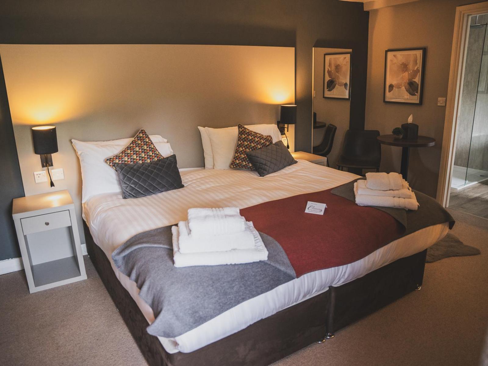 فندق Crossways ويلْزْ المظهر الخارجي الصورة A bedroom at the hotel
